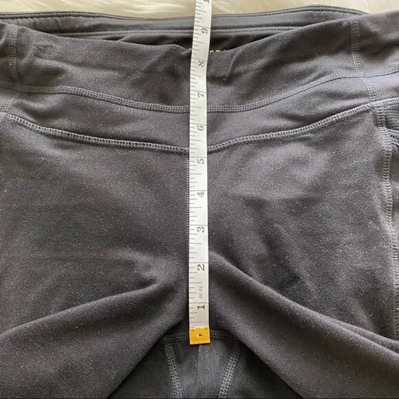 Athleta Be Free Knicker EUC Black XS White Reflectors Capri Side Stash Pocket - Picture 9 of 10